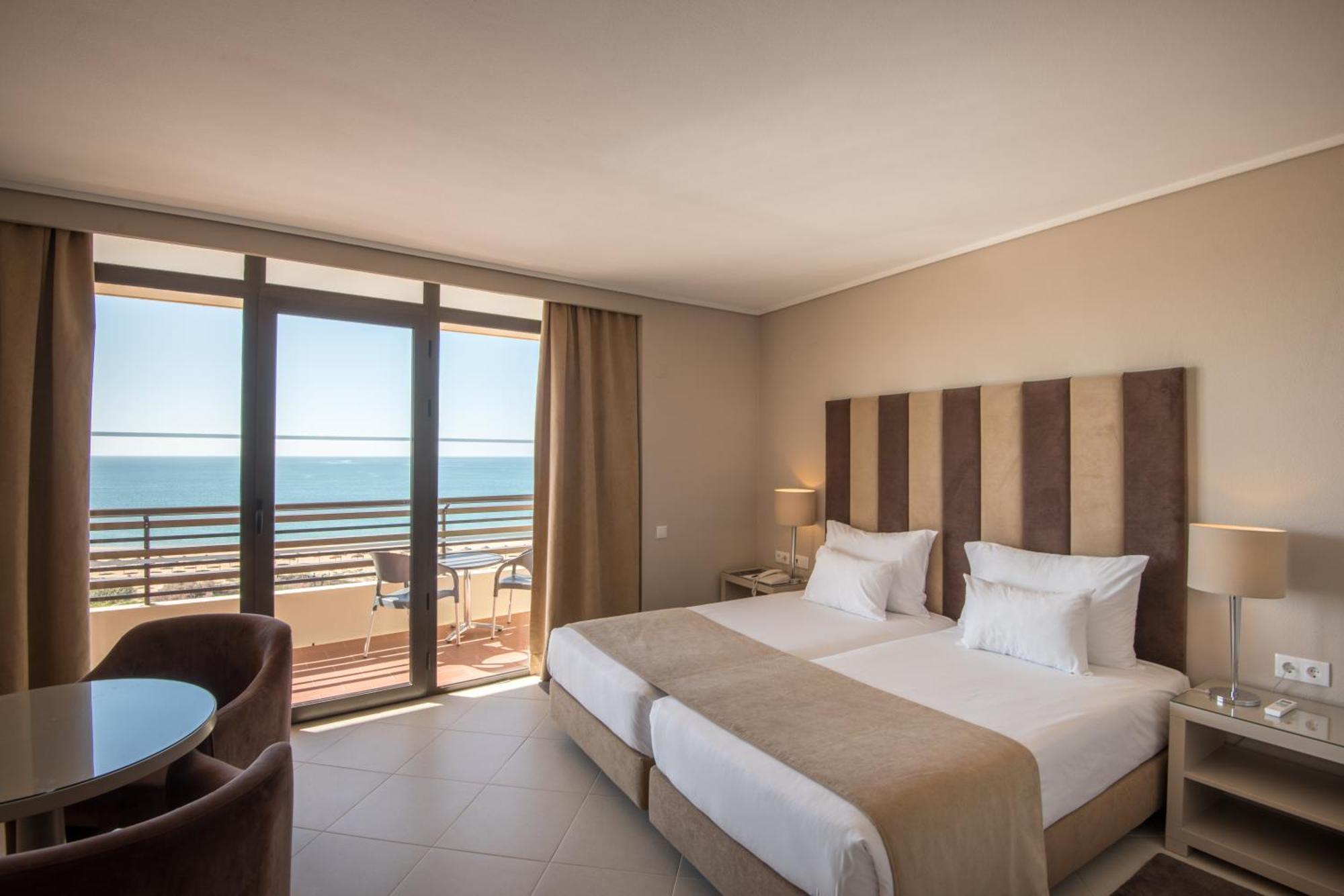 Superior Twin Room Sea View Extra Bed up to 12 years old,1437436675:JPEG